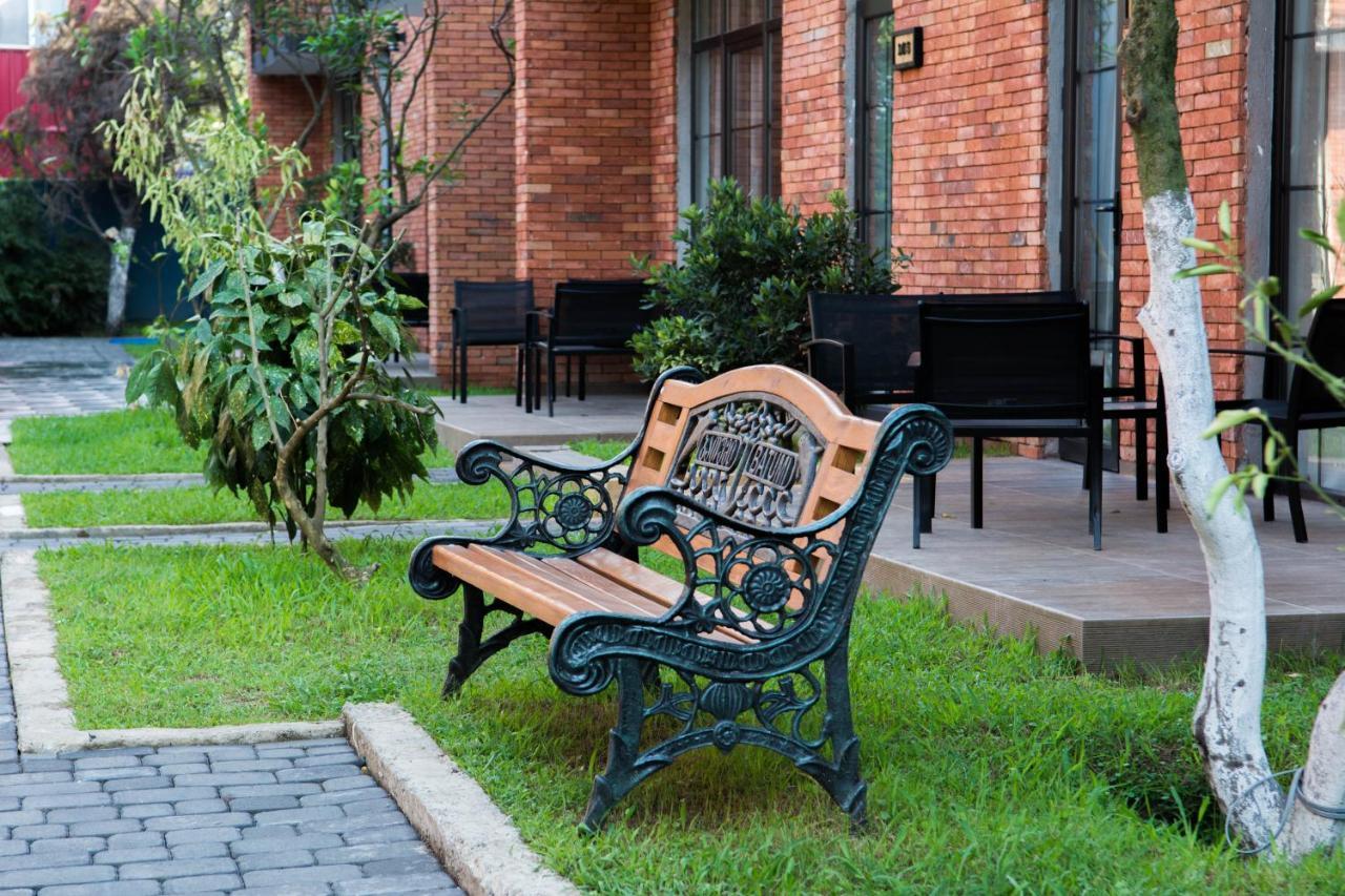Citron Cottages Batoemi Buitenkant foto