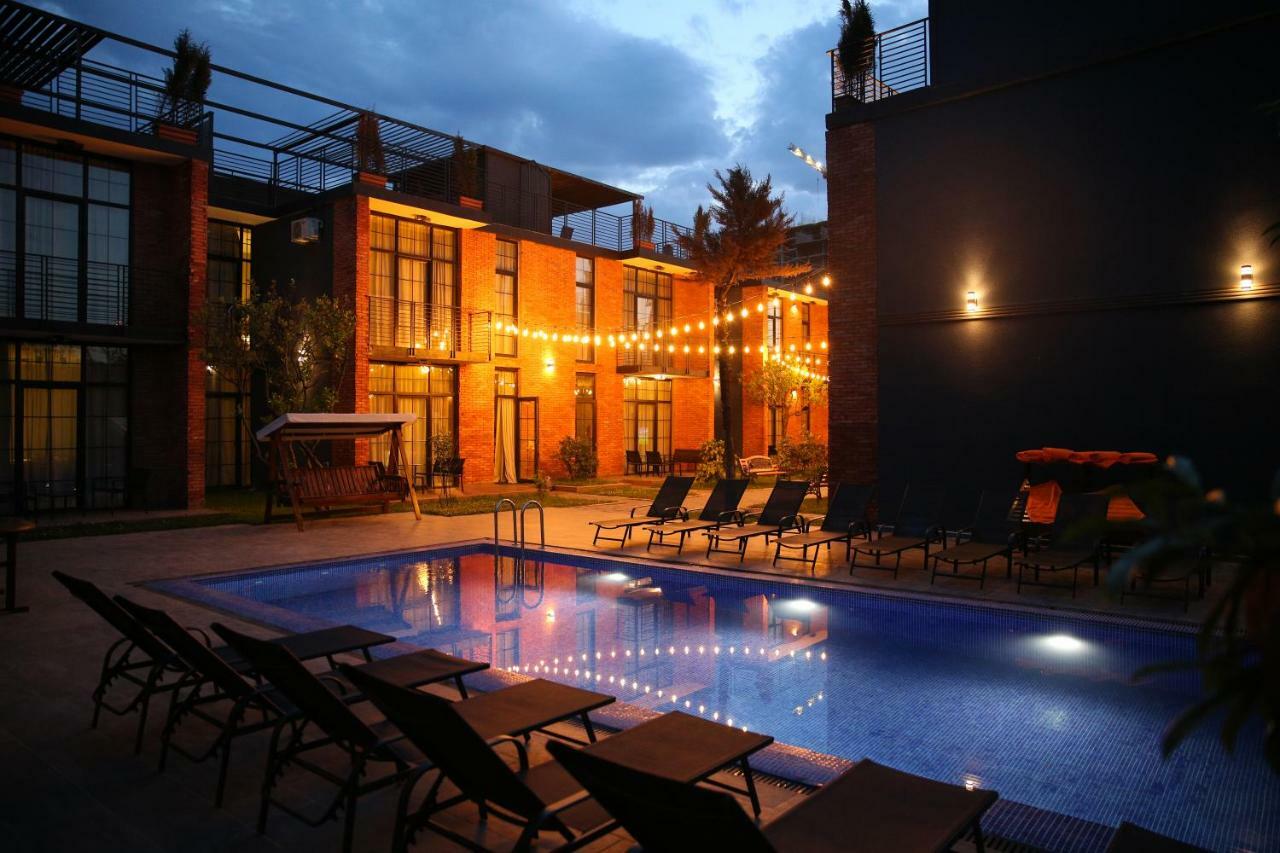 Citron Cottages Batoemi Buitenkant foto