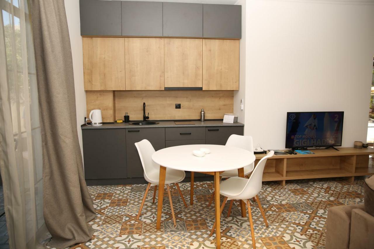 Citron Cottages Batoemi Buitenkant foto