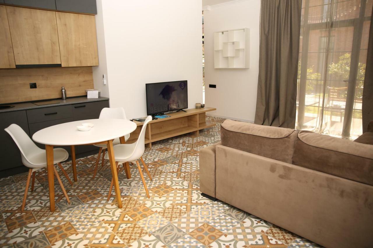 Citron Cottages Batoemi Buitenkant foto