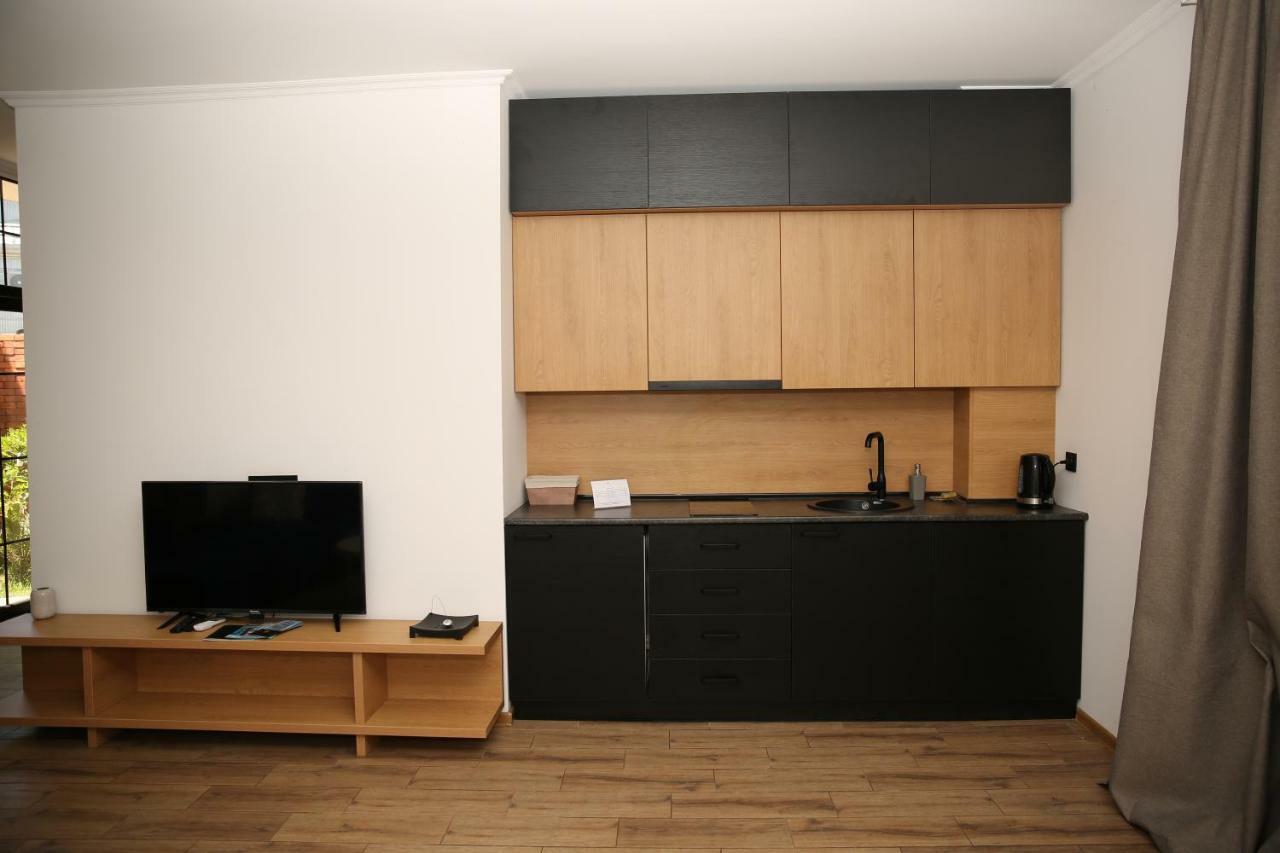 Citron Cottages Batoemi Buitenkant foto