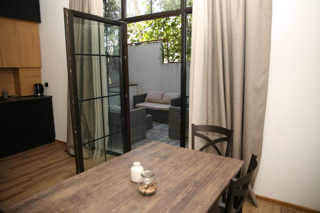 Citron Cottages Batoemi Buitenkant foto