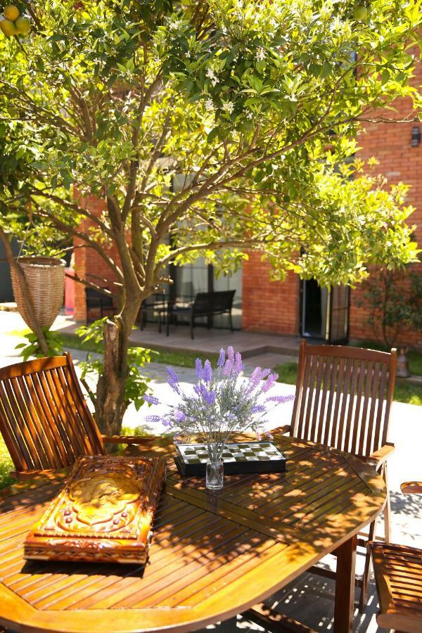 Citron Cottages Batoemi Buitenkant foto