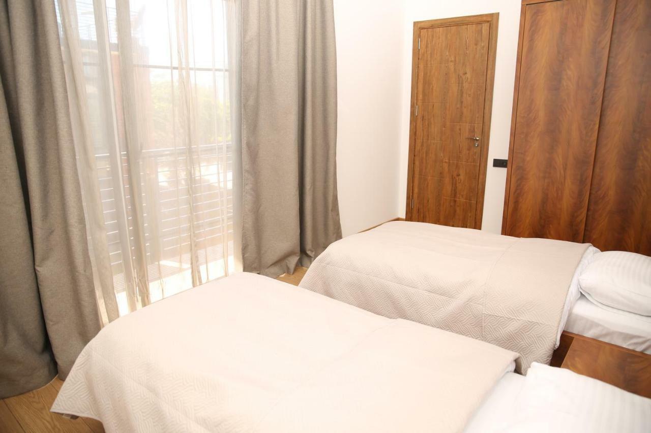 Citron Cottages Batoemi Buitenkant foto